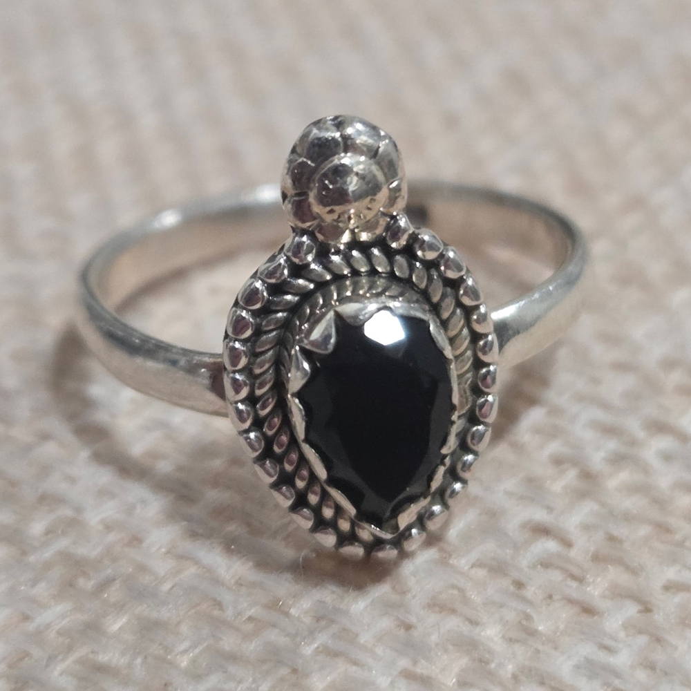 Elegant Silver and Black Onyx Stone Ring